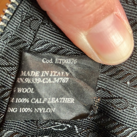 Vintage Prada Wool shoulder bag!🖤🩶 - Picture 14 of 14